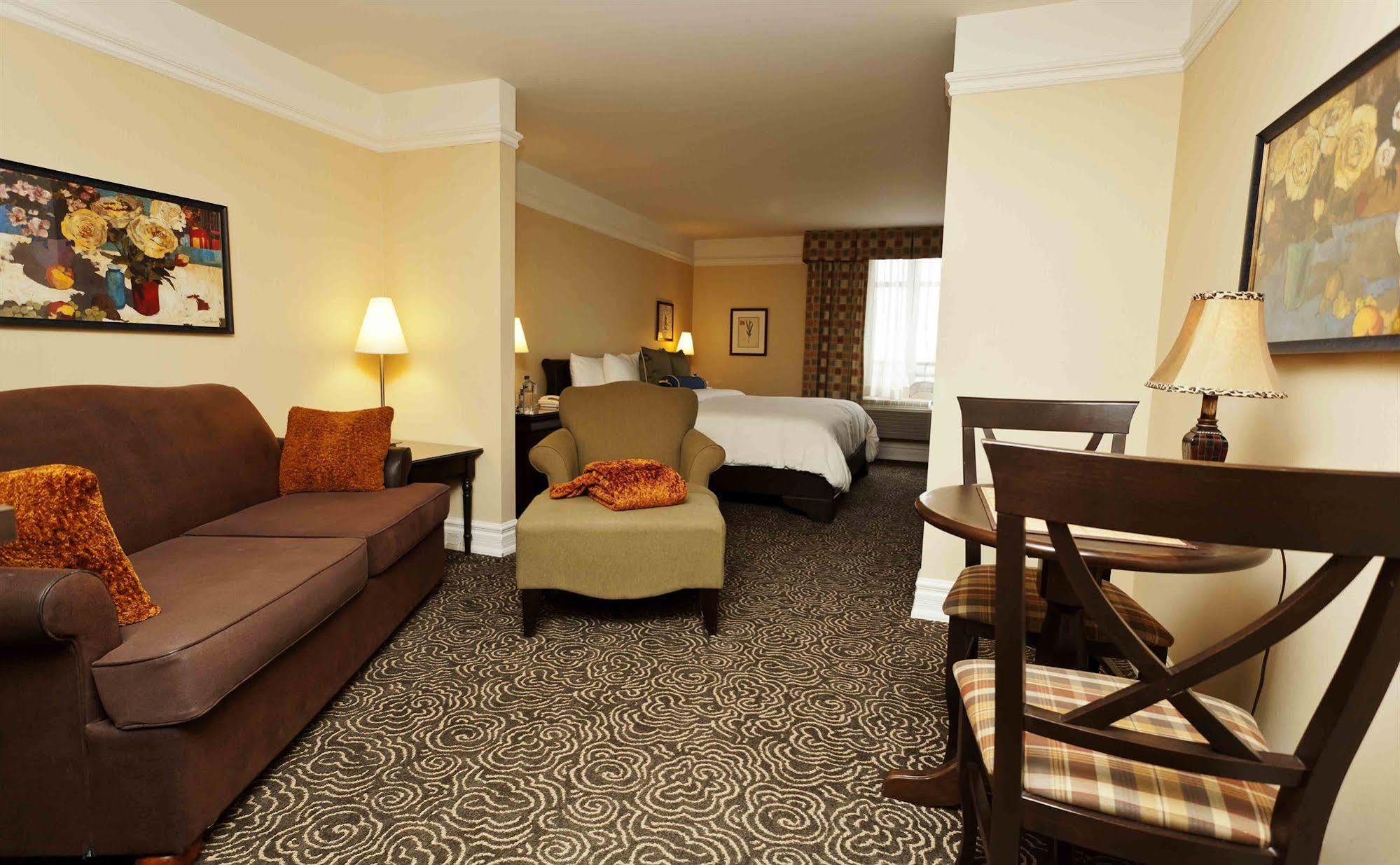 Le St-Martin Hotel & Suites Laval Exterior photo