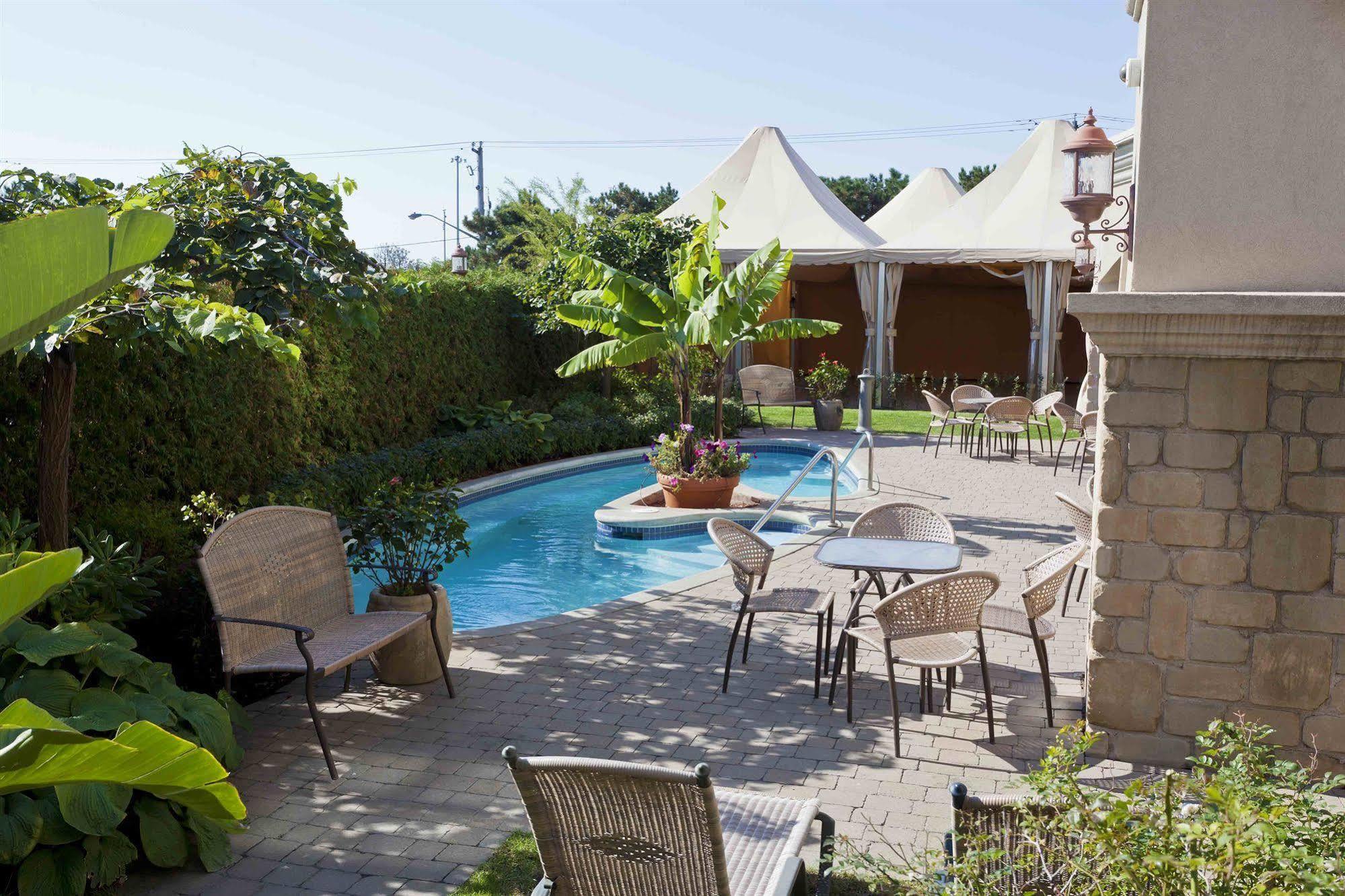 Le St-Martin Hotel & Suites Laval Exterior photo