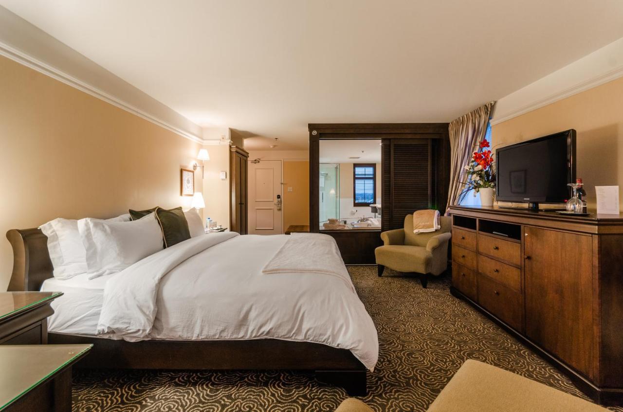 Le St-Martin Hotel & Suites Laval Exterior photo