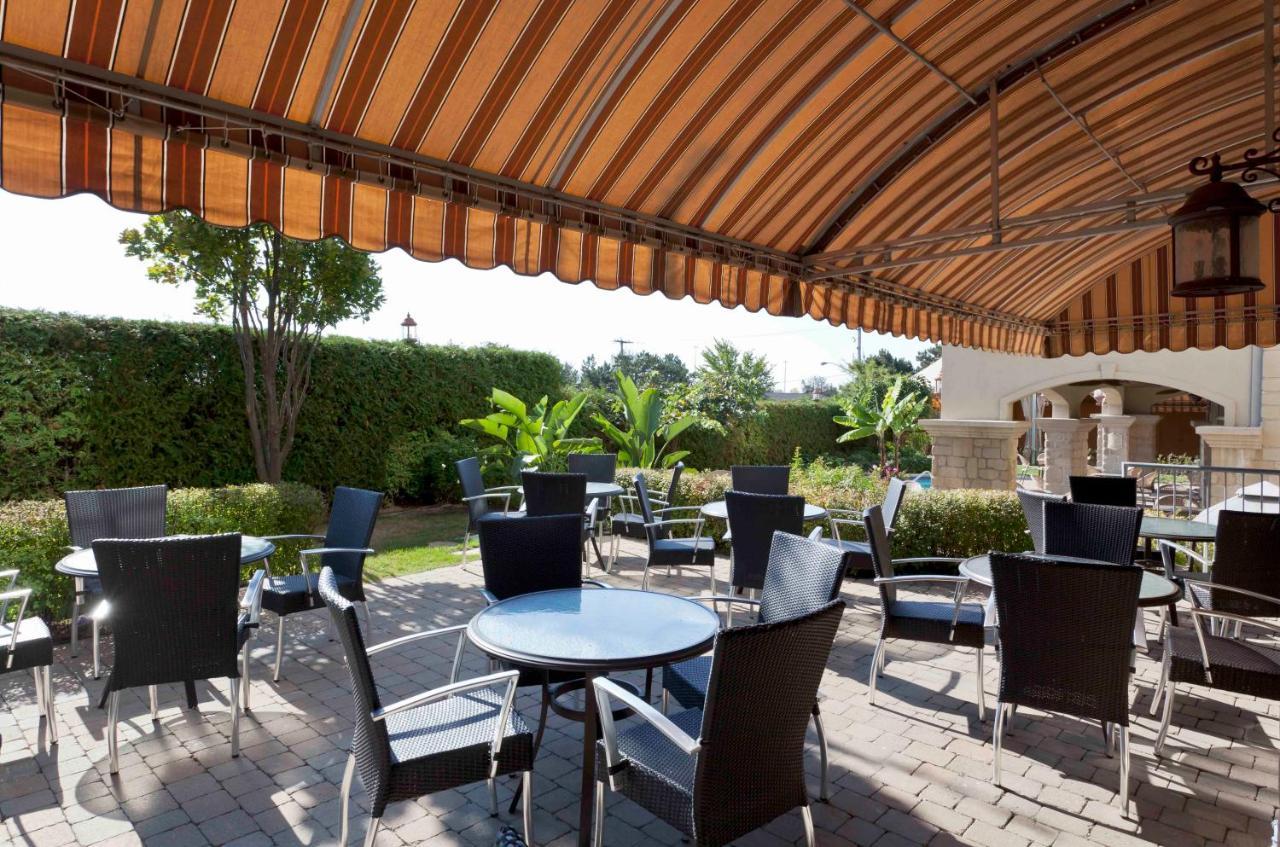 Le St-Martin Hotel & Suites Laval Exterior photo