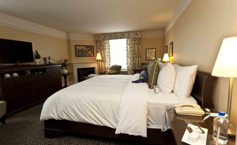 Le St-Martin Hotel & Suites Laval Exterior photo