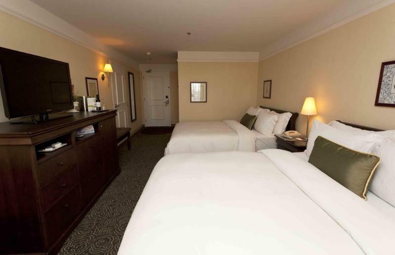 Le St-Martin Hotel & Suites Laval Exterior photo